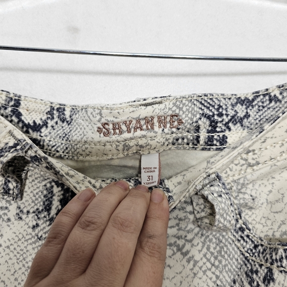 Shyanne Western Country Python Skinny Stretch Jeans Size 31 Short - Picture 3 of 14